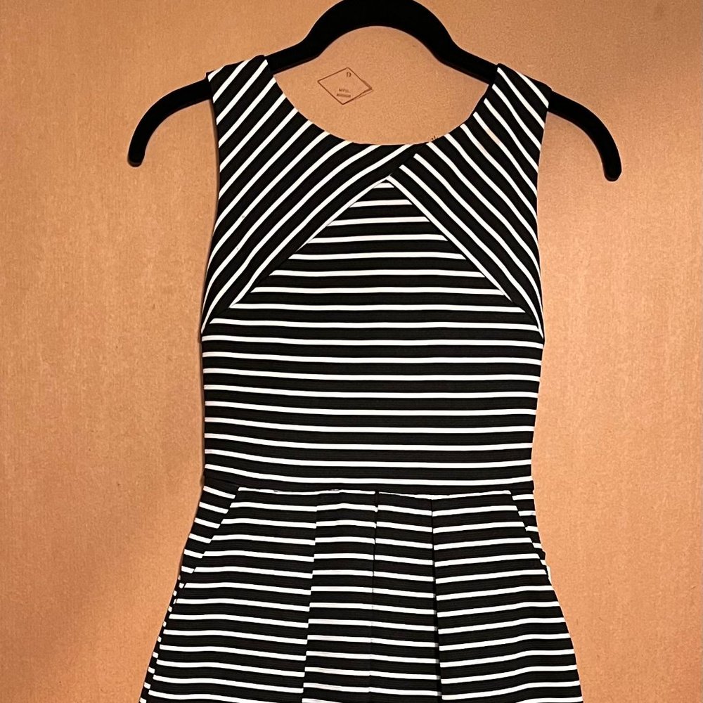 Black and shite stripped short sleeveless dress